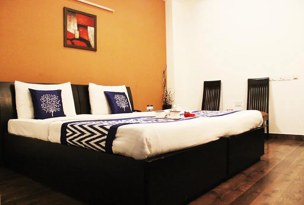Oyo Premium Galleria Market Dlf4 Gurgaon Hindistan